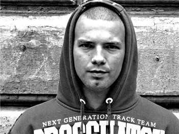 Pra(Killa'Gramm) feat. Zelimkhan ZigiZag, ШаолинЬ, Скруч, Stankey, Kof, Dj Pashtet - Калининград 22е (2013) Pra(Killa'Gramm) feat. Zelimkhan ZigiZag, ШаолинЬ, Скруч, Stankey, Kof, Dj Pashtet - Калининград 22е (2013)