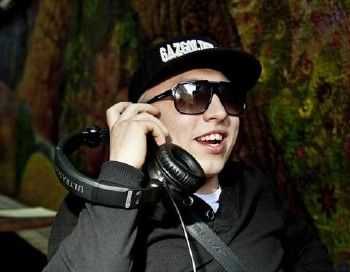   feat.  ( ,  ),   - 4 MC (2013)