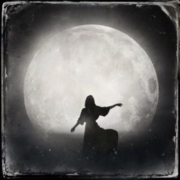 Обложка: Mourning Ravens - Dancing In The Moonlight (EP) (2025)