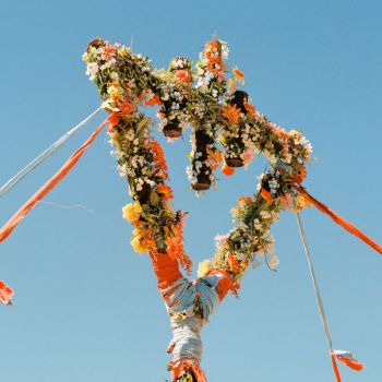 Обложка: The Devil Wears Prada - Flowers (2025)